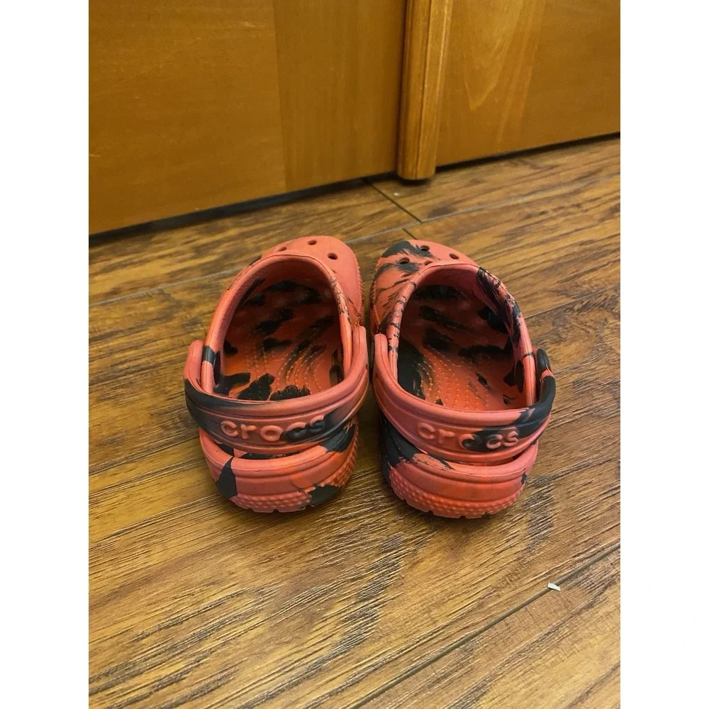 New Without Box Crocs Classic Marbled Clog Unisex Kids US 7C Red Black